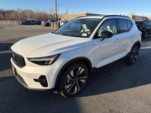 2026 Volvo XC40 Ultra, B5 AWD Gas (mild hybrid), Dark