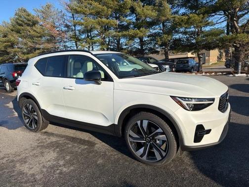 2026 Volvo XC40 Ultra, B5 AWD Gas (mild hybrid), Dark