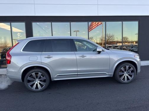 2025 Volvo XC90 Plug-In Hybrid T8 Plus 7-Seater