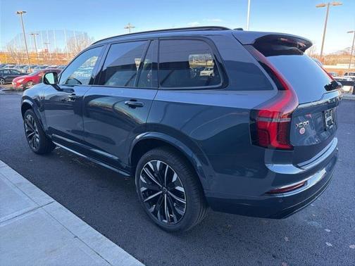 2026 Volvo XC90 B6 Ultra Dark Theme 7-Seater