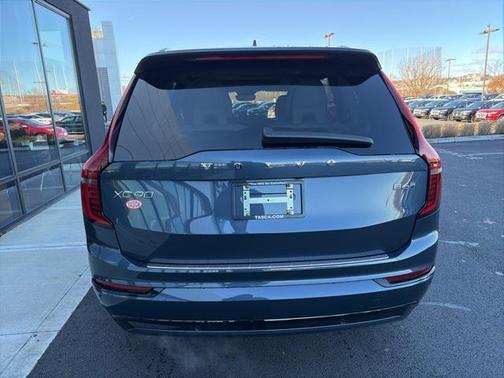 2026 Volvo XC90 B6 Ultra Dark Theme 7-Seater