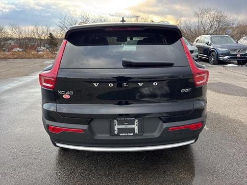2025 Volvo XC40 B5 Core Bright Theme