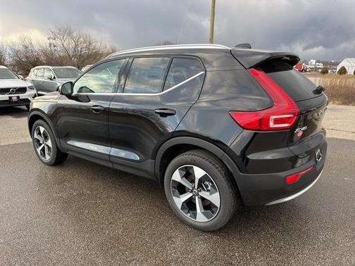 2025 Volvo XC40 B5 Core Bright Theme