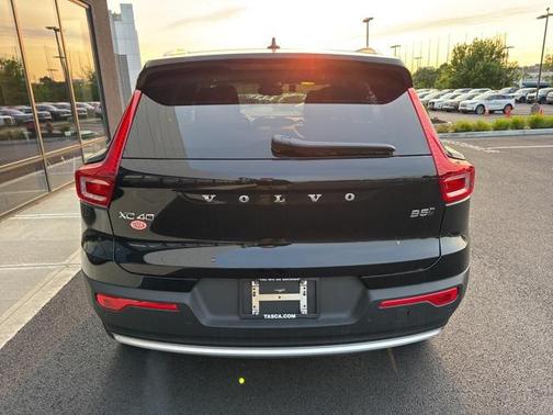2025 Volvo XC40 B5 Core Bright Theme