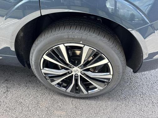 2025 Volvo XC60 Plus