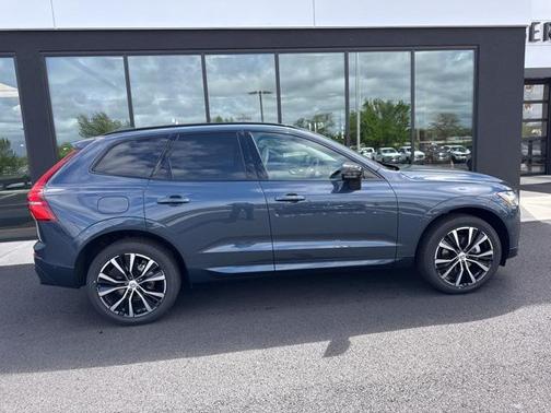2025 Volvo XC60 Plus