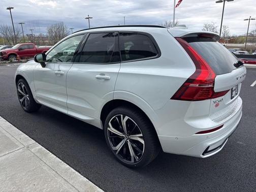 2025 Volvo XC60 B5 Ultra