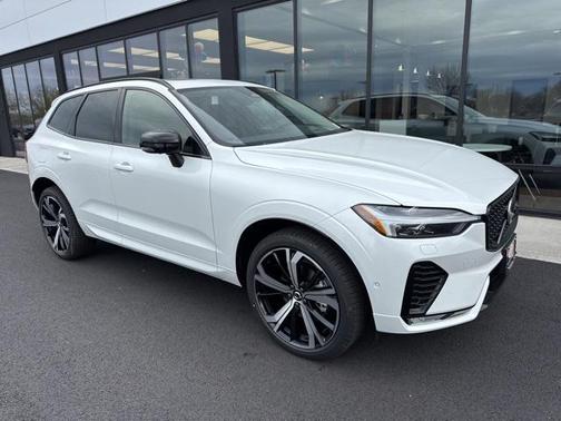 2025 Volvo XC60 B5 Ultra