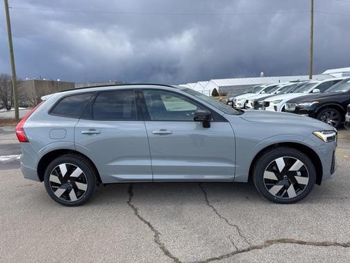 2025 Volvo XC60 Plug-In Hybrid T8 Plus