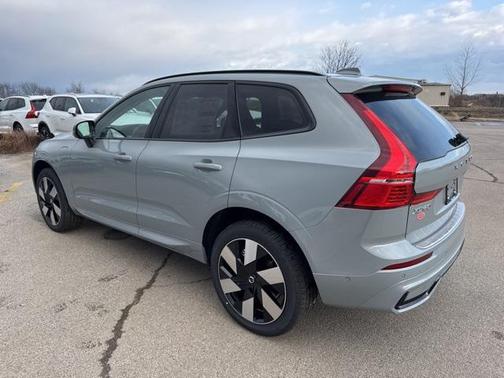 2025 Volvo XC60 Plug-In Hybrid T8 Plus