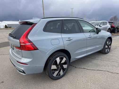 2025 Volvo XC60 Plug-In Hybrid T8 Plus