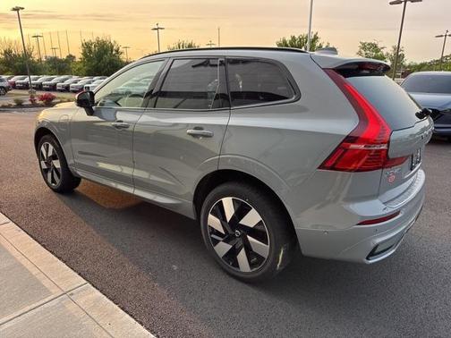 2025 Volvo XC60 Plug-In Hybrid T8 Plus