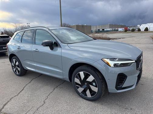 2025 Volvo XC60 Plug-In Hybrid T8 Plus