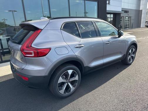 2026 Volvo XC40 B5 Plus