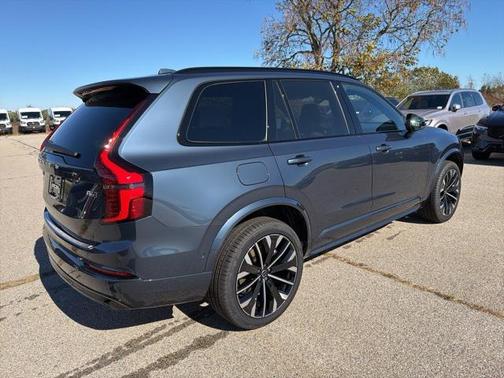 2026 Volvo XC90 B6 Ultra Dark Theme 7-Seater