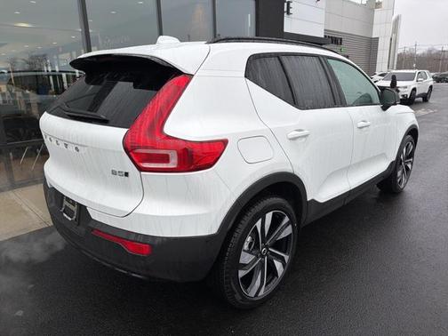 2026 Volvo XC40 B5 Plus