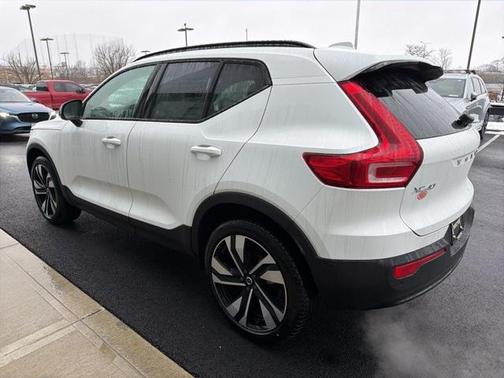 2026 Volvo XC40 B5 Plus