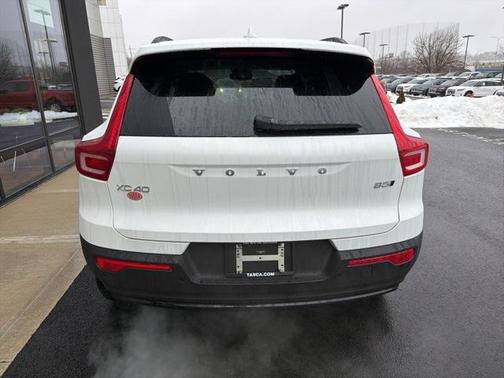 2026 Volvo XC40 B5 Plus