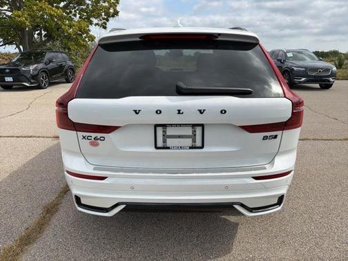 2026 Volvo XC60 B5 Ultra Black Edition