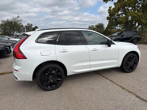 2026 Volvo XC60 B5 Ultra Black Edition