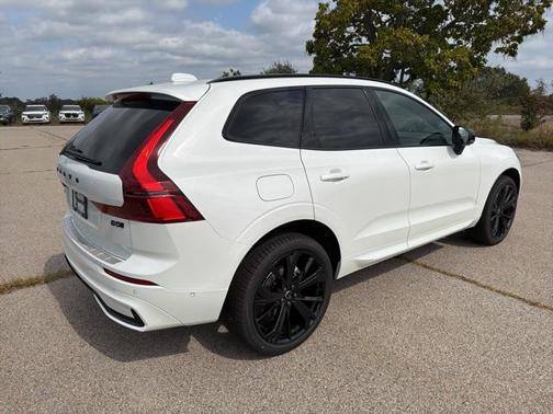 2026 Volvo XC60 B5 Ultra Black Edition