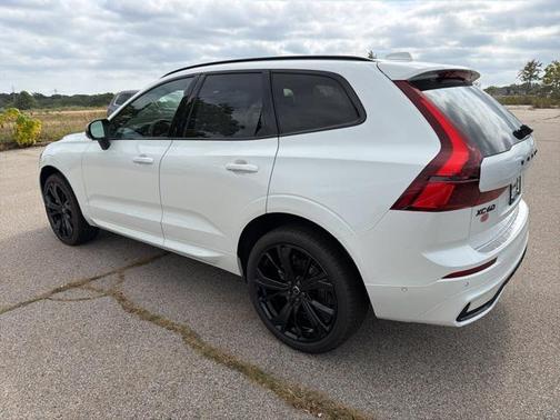 2026 Volvo XC60 B5 Ultra Black Edition
