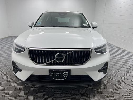 2025 Volvo XC40 B5 Plus Bright Theme