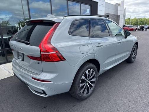 2025 Volvo XC60 Plus