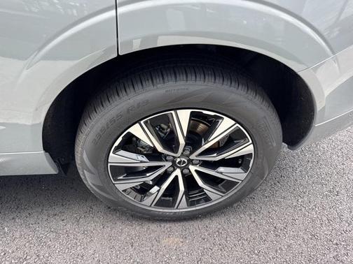 2025 Volvo XC60 Plus