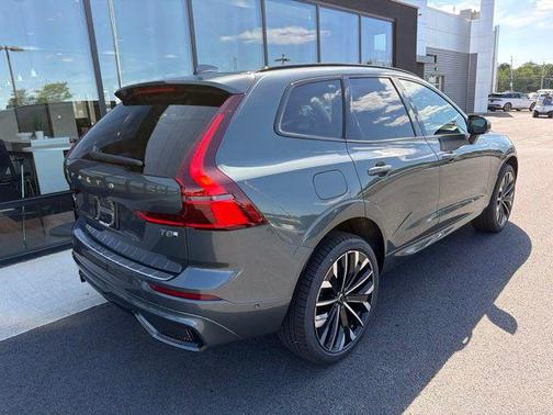 Forest Lake 2026 Volvo XC60 Plug-In Hybrid Ultra, T8 AWD Electric/Gasoline, Dark