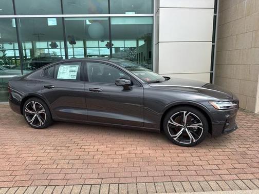 2024 Volvo S60 B5 Plus Dark Theme
