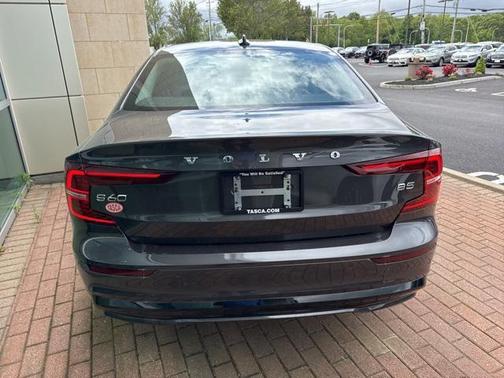 2024 Volvo S60 B5 Plus Dark Theme