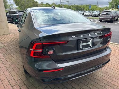 2024 Volvo S60 B5 Plus Dark Theme