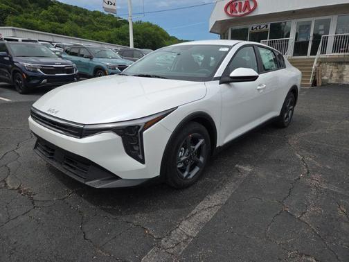 Snow White Pearl 2026 Kia K4 LXS