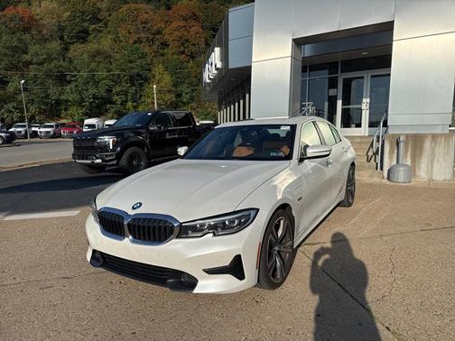 2022 BMW 330e Base