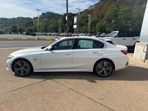 2022 BMW 330e Base