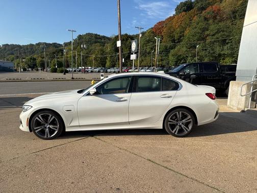 2022 BMW 330e Base