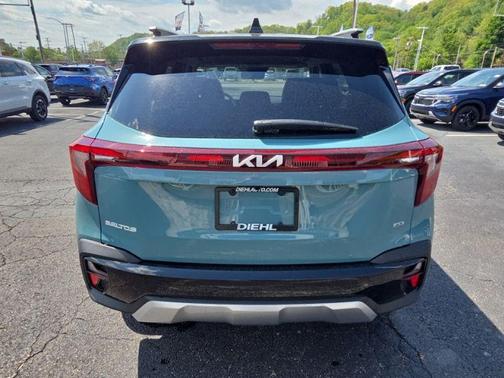 Blue / Black 2026 Kia Seltos S