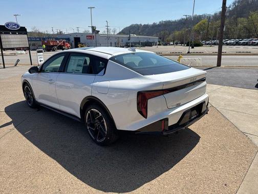 Snow White Pearl 2026 Kia K4 GT-Line