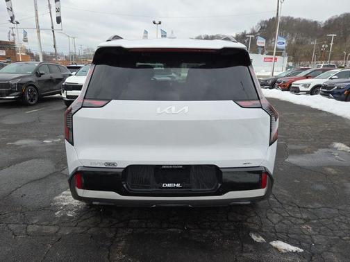 Glacial White Pearl 2026 Kia EV9 GT-Line