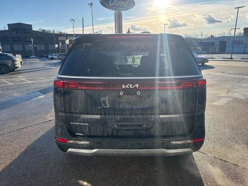 2024 Kia Carnival LX