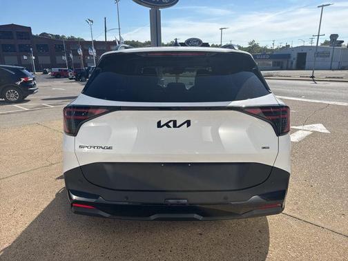 Glacial White Pearl 2026 Kia Sportage X-Line