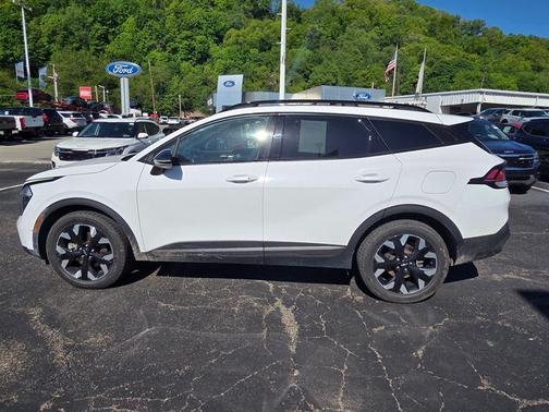 Glacial White Pearl 2023 Kia Sportage X-Line