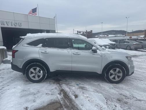 2022 Kia Sorento LX