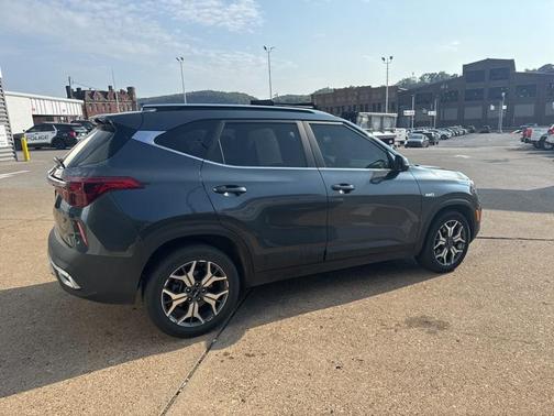 2022 Kia Seltos EX
