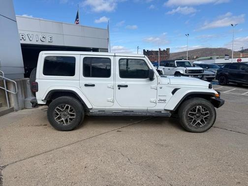 2024 Jeep Wrangler 4-Door Sahara 4x4