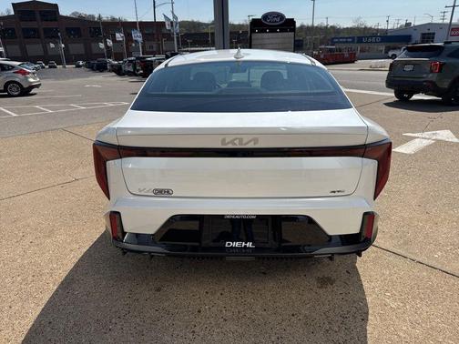 Snow White Pearl 2026 Kia K4 GT-Line