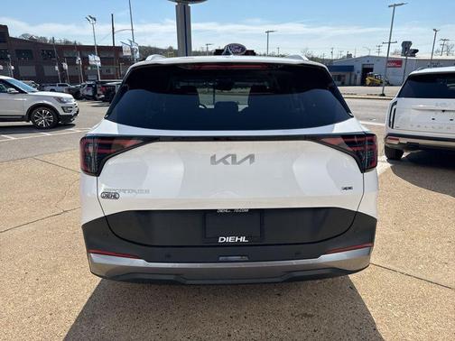 White Pearl 2026 Kia Sportage EX