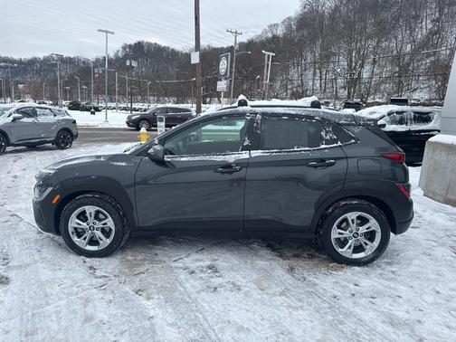 2022 Hyundai KONA SEL