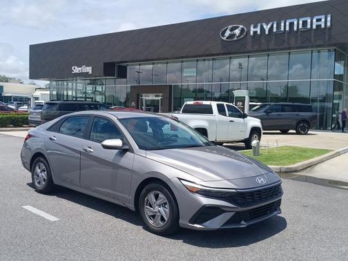 Gray 2024 Hyundai ELANTRA SE